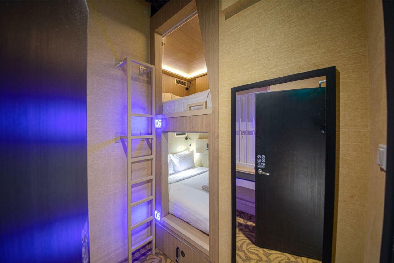 Cube Boutique Capsule Hotel At Kampong Glam Сингапур Экстерьер фото